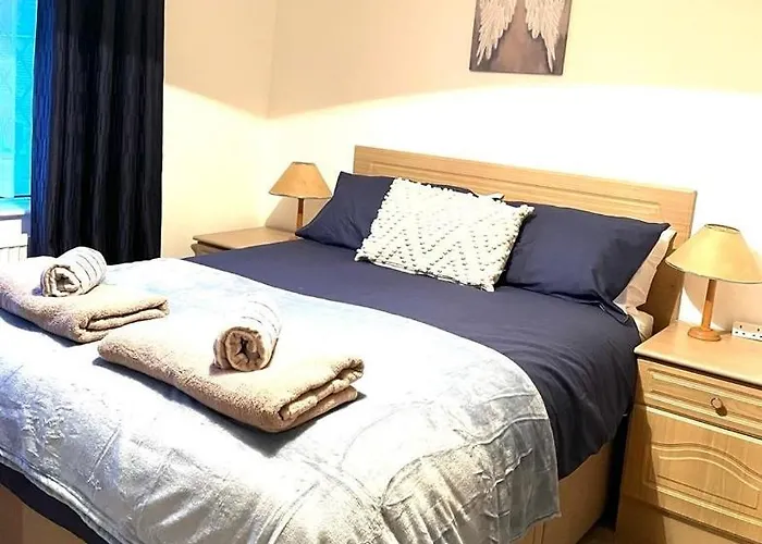 Spacious 3 Bedroom House - Sleeps 5 * מנצ'סטר