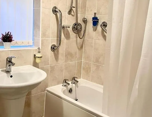 Spacious 3 Bedroom House - Sleeps 5 Appartement Manchester