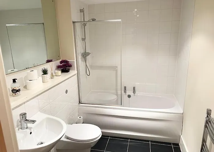 City Center 2 Bedrooms *