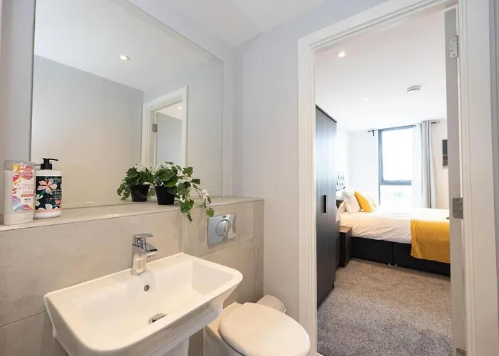 Contemporary 3 Bedrooms *