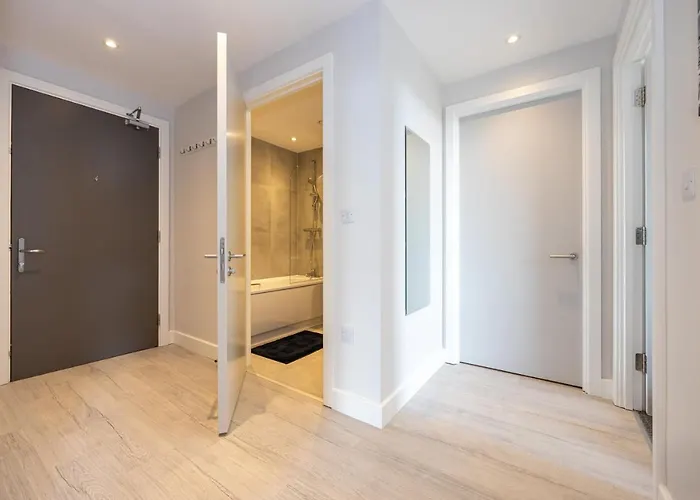 Contemporary 3 Bedrooms Manchester