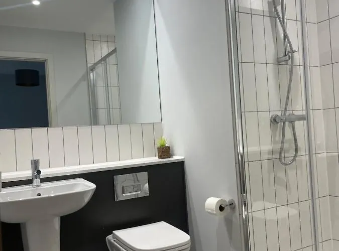 Luxury 2 Bedroom Waterside View Greater * Manchester