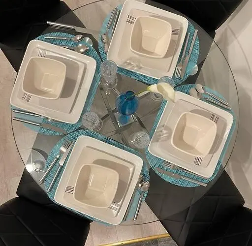 Cityfront Modern Apt near Centre/etihad, Free Parking