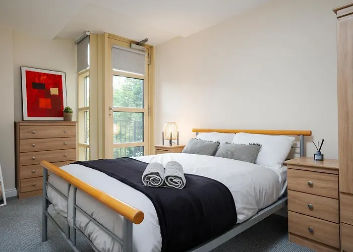 Brimmond Homes - Nr To Univ, Hospitals, O2 Apollo, Plab & 7 Mins To Centre - Stylish, Modern & Secure 2 Bed, 2 Bath With Allocated Free Parking