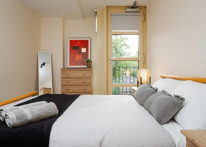 Brimmond Homes - Nr To Univ, Hospitals, O2 Apollo, Plab & 7 Mins To Centre - Stylish, Modern & Secure 2 Bed, 2 Bath With Allocated Free Parking Daire *