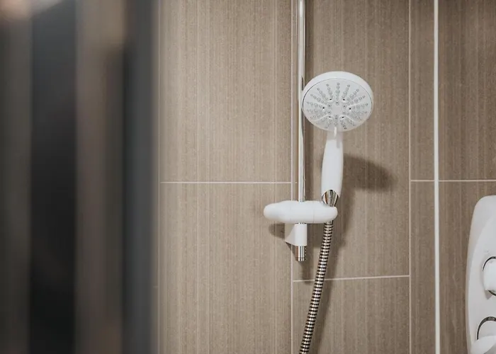 Brimmond Homes - Nr To Univ, Hospitals, O2 Apollo, Plab & 7 Mins To Centre - Stylish, Modern & Secure 2 Bed, 2 Bath With Allocated Free Parking *