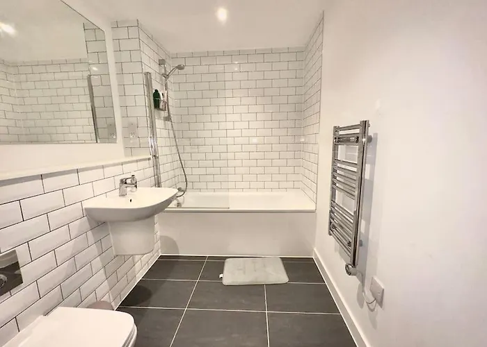 Апартаменты Morden 2 Bed - Old Trafford