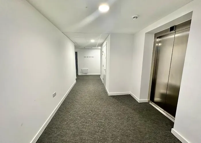 아파트 Morden 2 Bed - Old Trafford *