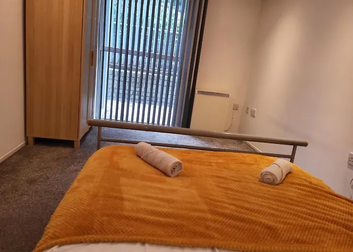 Luxury 2 Bed On River, Wifi, Parking, Garden 아파트