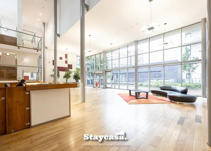 Sunset Haven With Balcony And Free Parking 아파트