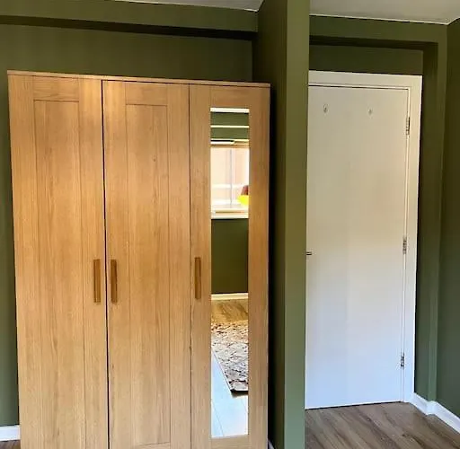 Colourful, Bright And Chic 2 Storey *