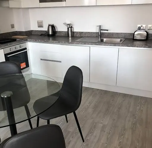 דירה 3 Bedroom Free Parking