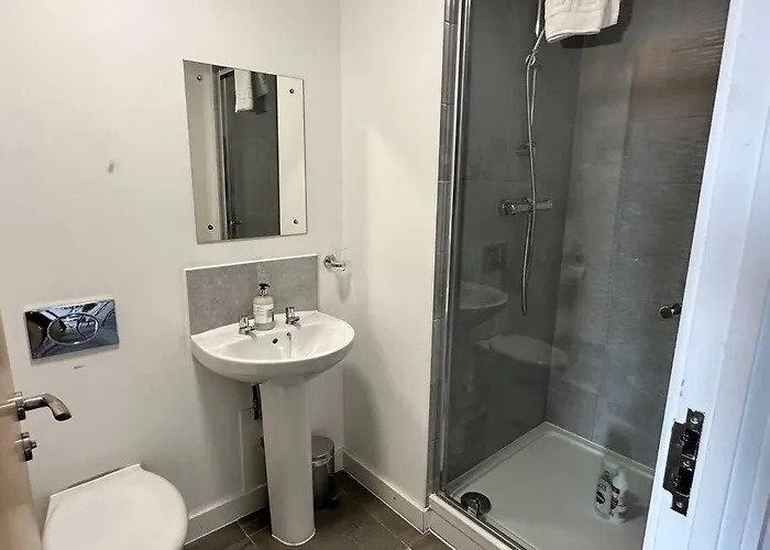 Fab, Spacious Studio+balcony Mcr *