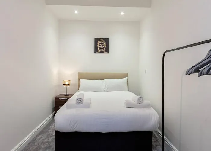 아파트 Cosy & Fully Equipped In Swinton 맨체스터