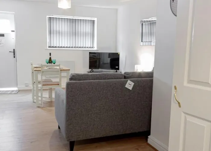 Cosy & Fully Equipped In Swinton 아파트 *