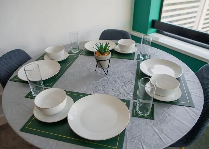 Centre Apartment, Skyline View Daire