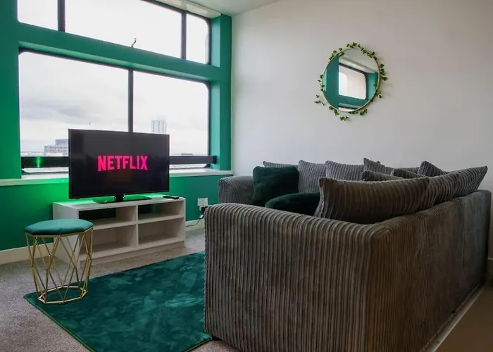 Centre Apartment, Skyline View *