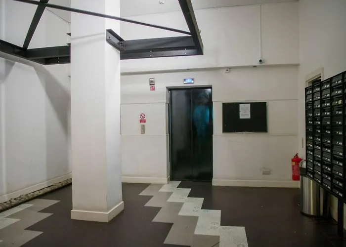 Centre Apartment, Skyline View Daire *