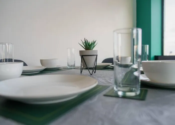 Centre Apartment, Skyline View Daire