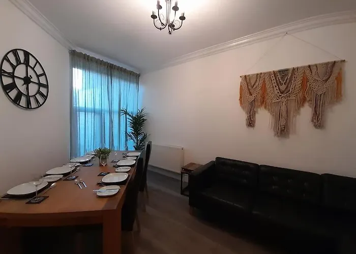 Holiday home Chic 5 Double Bedroom House - 15 Min To