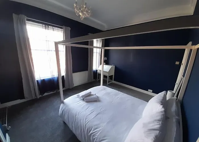 Chic 5 Double Bedroom House - 15 Min To *