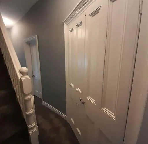 Chic 5 Double Bedroom House - 15 Min To