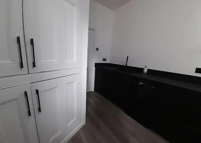 Holiday home Chic 5 Double Bedroom House - 15 Min To Manchester