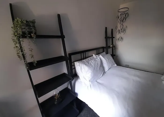 Chic 5 Double Bedroom House - 15 Min To Holiday home Manchester