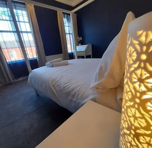 Chic 5 Double Bedroom House - 15 Min To