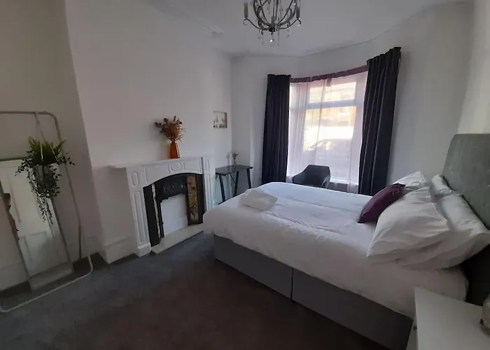 펜션 Chic 5 Double Bedroom House - 15 Min To