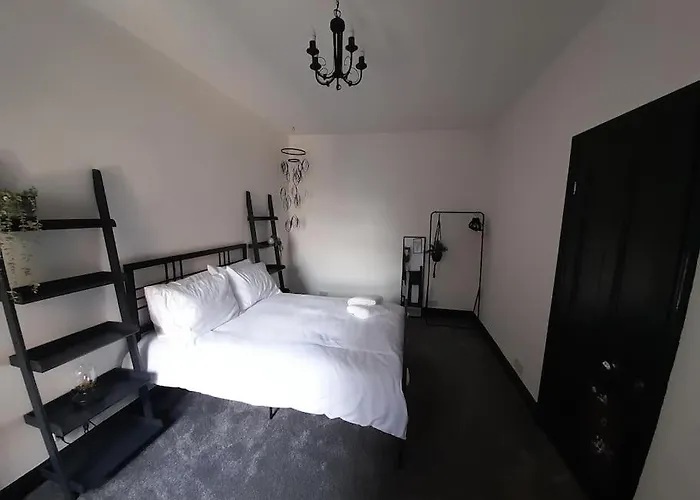 Chic 5 Double Bedroom House - 15 Min To Ferienhaus *