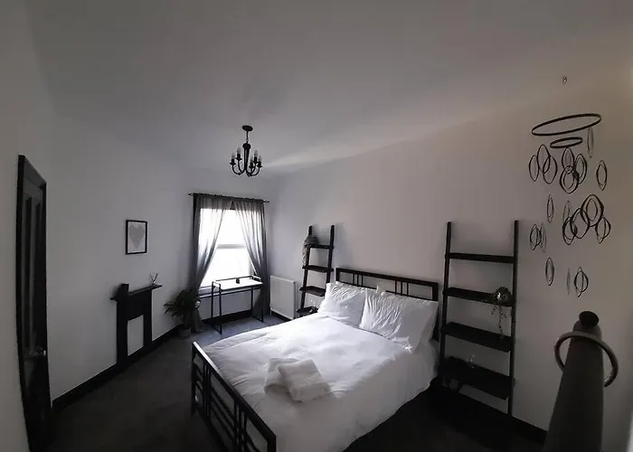 Chic 5 Double Bedroom House - 15 Min To Ferienhaus