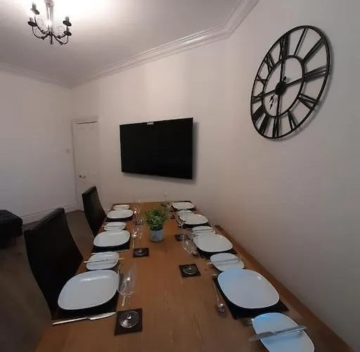 Chic 5 Double Bedroom House - 15 Min To *