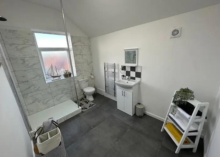 2 Bedroom Flat Close To City, Stadium And Coop Arena Apartament