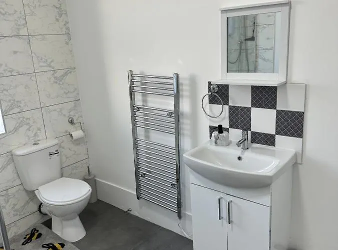 2 Bedroom Flat Close To City, Stadium And Coop Arena Apartament *