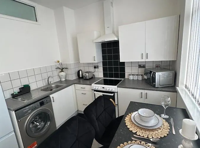 2 Bedroom Flat Close To City, Stadium And Coop Arena Apartamento *