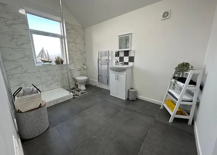 2 Bedroom Flat Close To City, Stadium And Coop Arena Apartament *