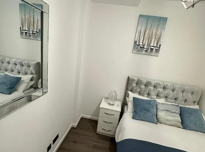 2 Bedroom Flat Close To City, Stadium And Coop Arena * Manchester