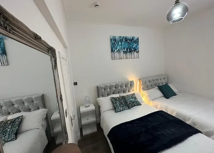 2 Bedroom Flat Close To City, Stadium And Coop Arena