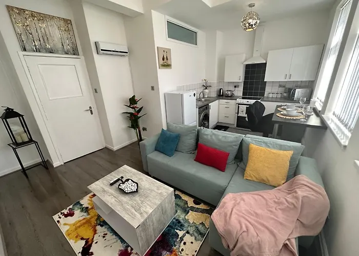 Apartmán 2 Bedroom Flat Close To City, Stadium And Coop Arena