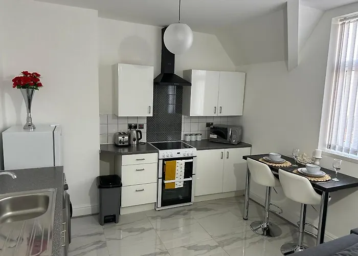 2 Bedroom Flat Close To City, Stadium And Coop Arena