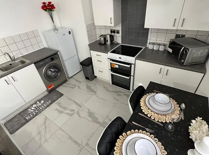 2 Bedroom Flat Close To City, Stadium And Coop Arena Mánchester