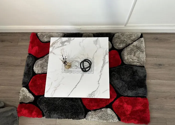 2 Bedroom Flat Close To City, Stadium And Coop Arena