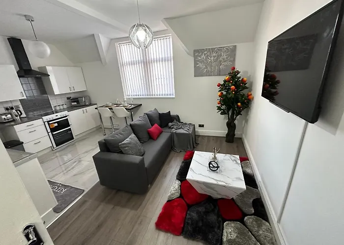 2 Bedroom Flat Close To City, Stadium And Coop Arena Apartmán *