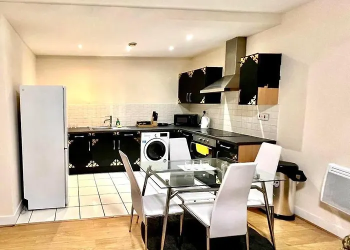 Two Bedroom With Kitchen Facility * 맨체스터