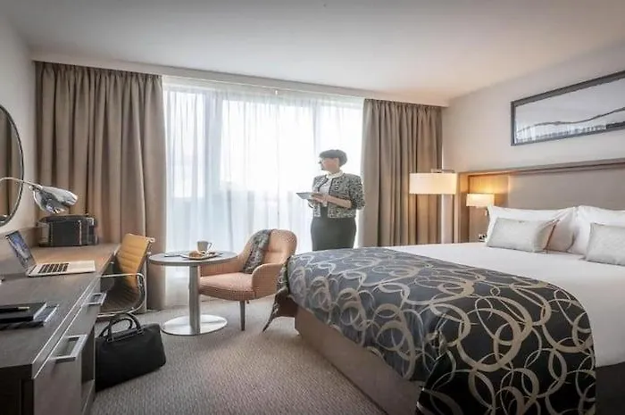 Hotel Clayton Centre 4*