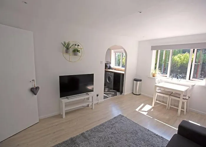 Entire 2 Bed In 아파트