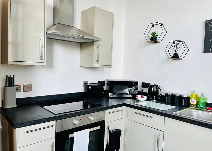 Bright And Spacious 2 Bed Apt - Sleeps Up To 6 *