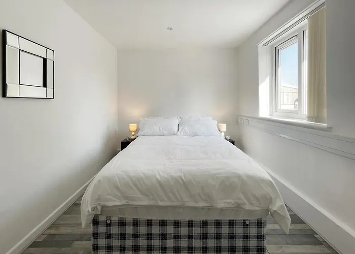 Bright, Warm & Cozy House In Harpurhey * Manchester