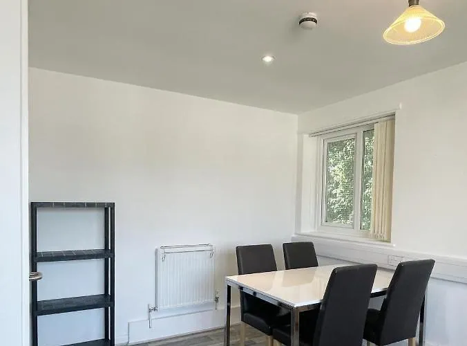 Bright, Warm & Cozy House In Harpurhey * مانشستر